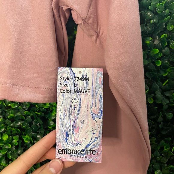 Cropped Long Sleeve Work Out Top - Picture 2 of 3